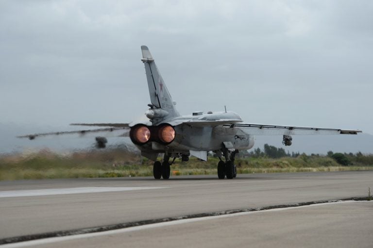 W Syrii rozbił się rosyjski bombowiec Su-24, załoga zginęła