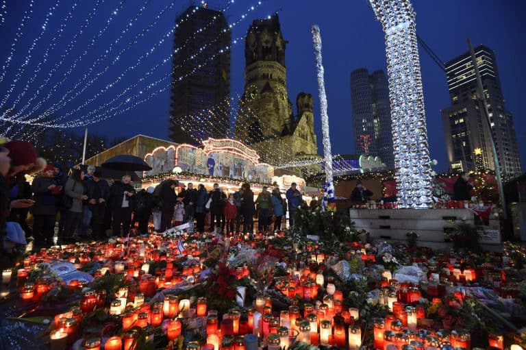 Niemcy: Usunięto znicze upamiętniające ofiary grudniowego zamachu terrorystycznego na świątecznym jarmarku