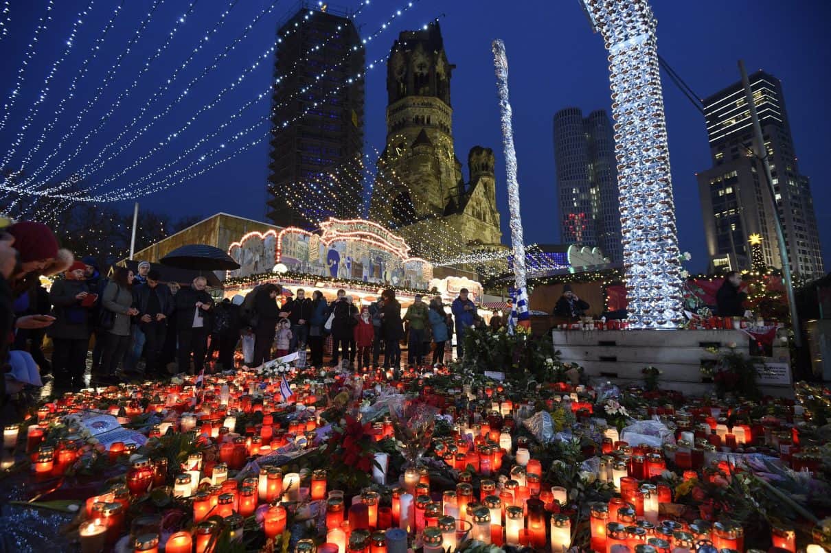 Niemcy: Usunięto znicze upamiętniające ofiary grudniowego zamachu terrorystycznego na świątecznym jarmarku