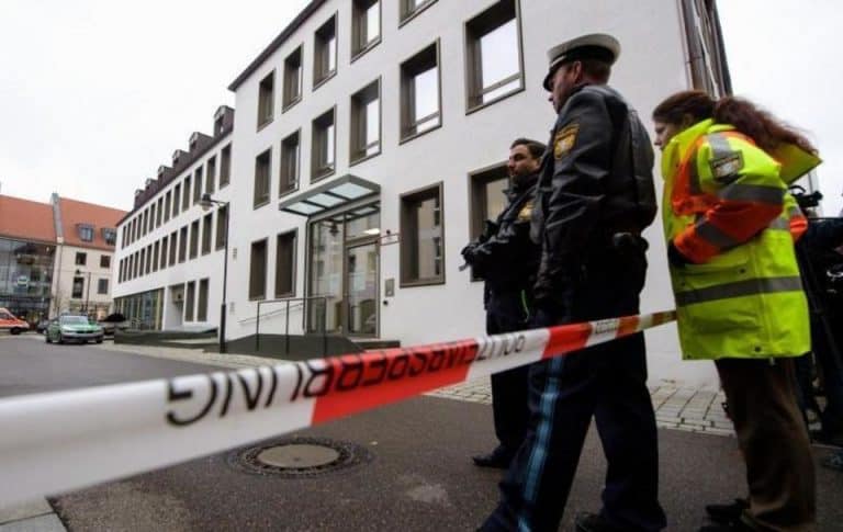 Mężczyzna, który wziął zakładniczkę w Jugendamcie, został obezwładniony