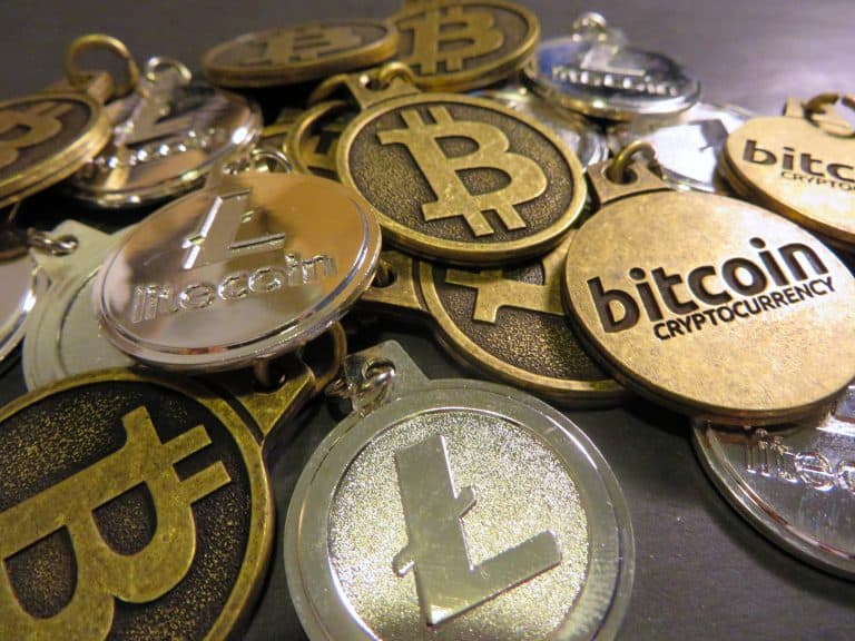 Polskie „gwiazdy” promują kryptowaluty. NBP I KNF ostrzegają