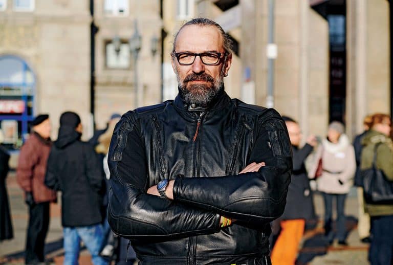 Mateusz Kijowski żali się w wywiadzie i stwierdza, ze nie ma za co żyć