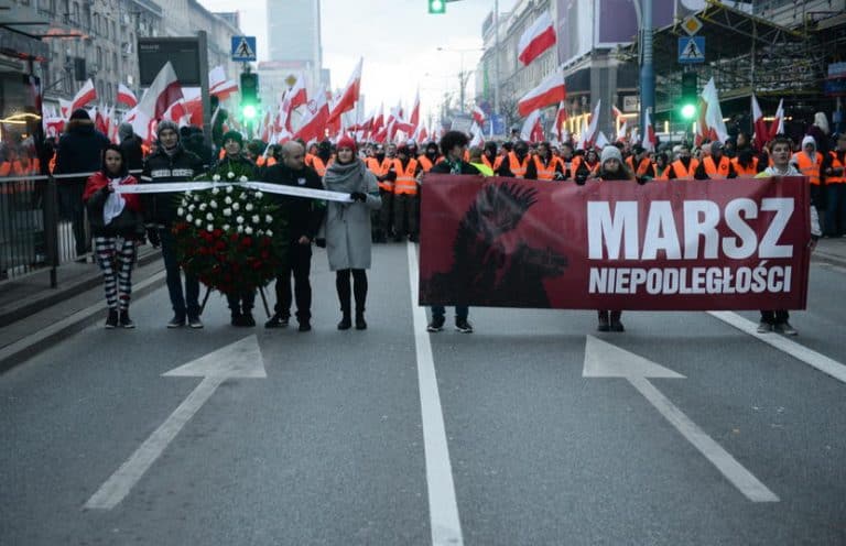 Kilkudziesięciu tzw. „Obywateli RP” chciało zakłócić Marsz Niepodległości, policja zrobiła z nimi porządek