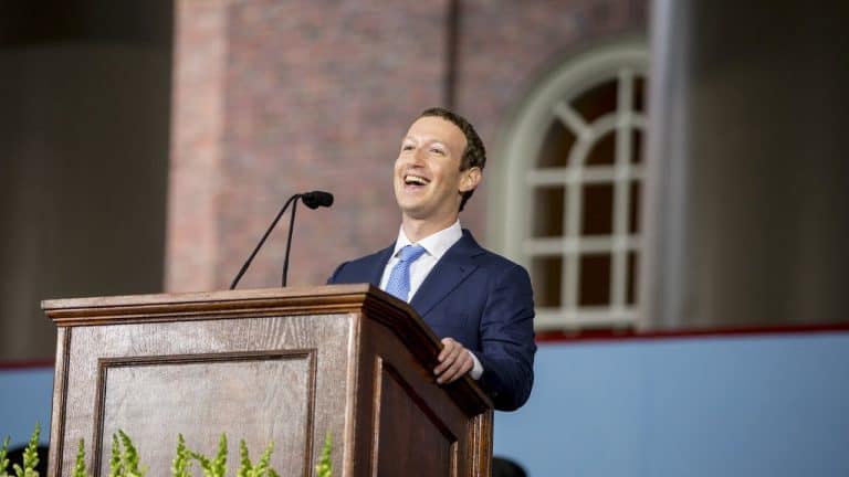Czy Facebook szpieguje swoich użytkowników?