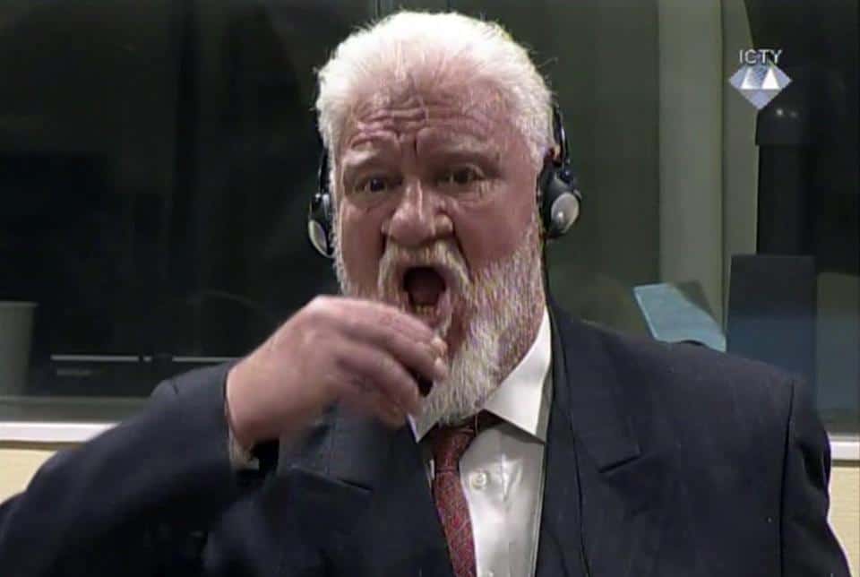 Oskarżony o zbrodnie wojenne Slobodan Praljak wypił truciznę po odczytaniu wyroku