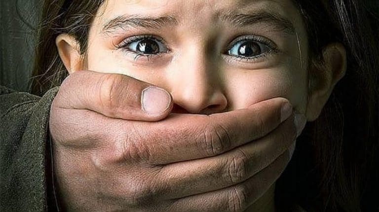 Rosja: Po zabójstwie 5-letniej dziewczynki rozgorzała debata o zaostrzeniu kar dla pedofilów