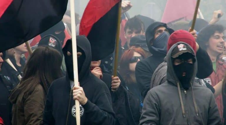 FBI rozpoczęło „agresywne dochodzenie” przeciwko Antifie, która podejrzana jest o działalność terrorystyczną