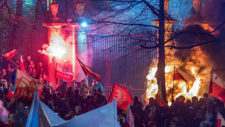 Sąd uniewinnił oskarżonego o podpalenie altanki obok rosyjskiej ambasady podczas Marszu Niepodległości w 2013 roku