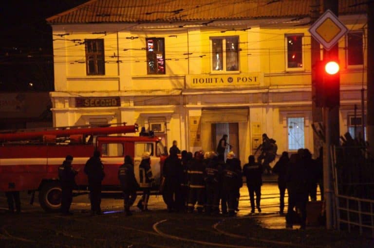 W Charkowie policja uwolniła zakładników przetrzymywanych w budynku poczty i zatrzymała napastnika
