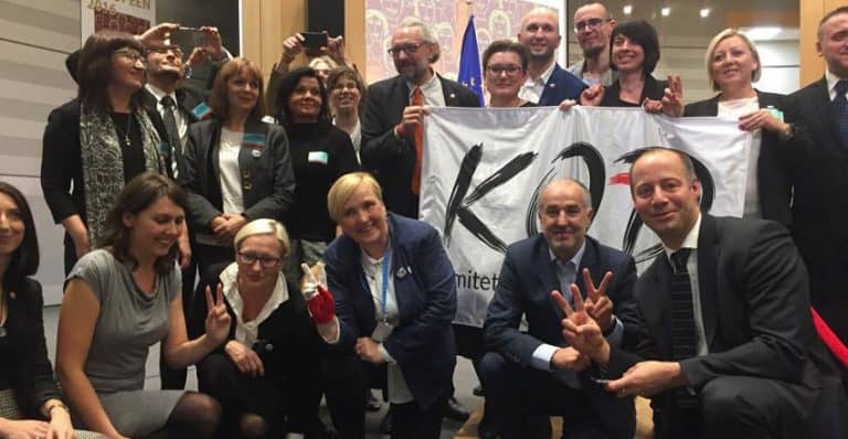 Dwóch działaczy KOD trafiło do sądu z powodu ataku i znieważenia minister edukacji Anny Zalewskiej