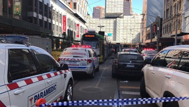 Samochód wjechał w pieszych w centrum Melbourne
