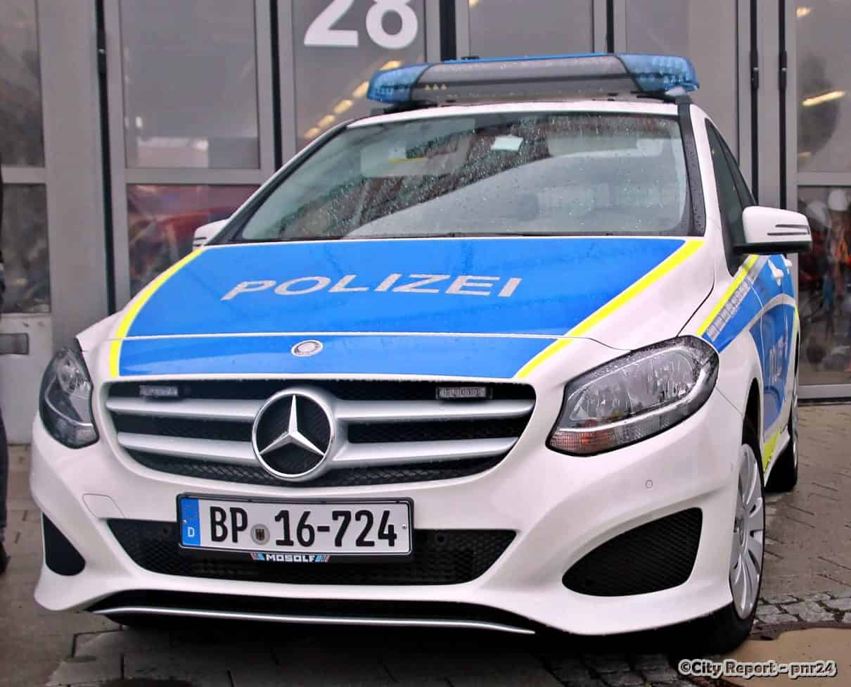 Niemieccy policjanci zostali zaatakowani przez imigrantkę z Afryki… mlekiem z jej piersi