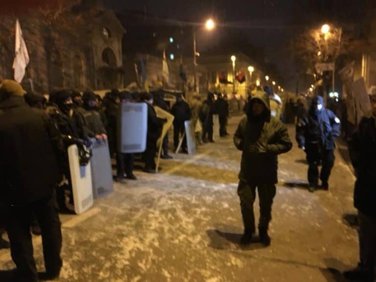 Nocne starcia pod budynkiem Rady Najwyższej Ukrainy /filmy i zdjęcia/