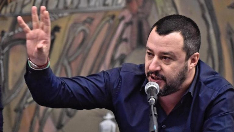 Lider włoskiej Ligi Północnej w wywiadzie telewizyjnym stwierdził, że „Unia Europejska może iść się pier**lić”.