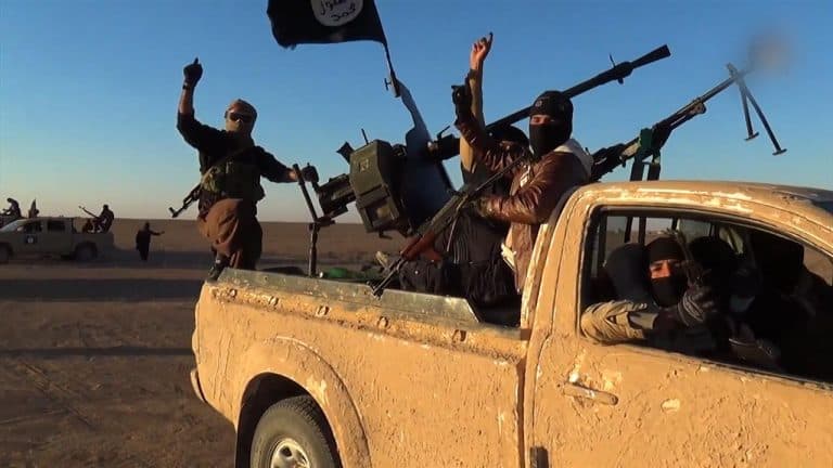 Powracający do Niemiec bojownicy Państwa Islamskiego po przybyciu dalej pozostają na wolności