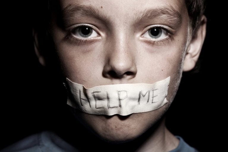 Niemcy: Jugendamt odebrał rodzinom dwóch chłopców i przekazał pod opiekę pedofilom