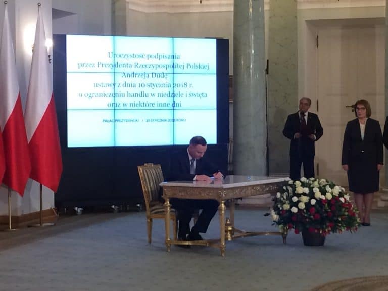 Prezydent Duda podpisał ustawę dotyczącą ograniczenia handlu w niedzielę