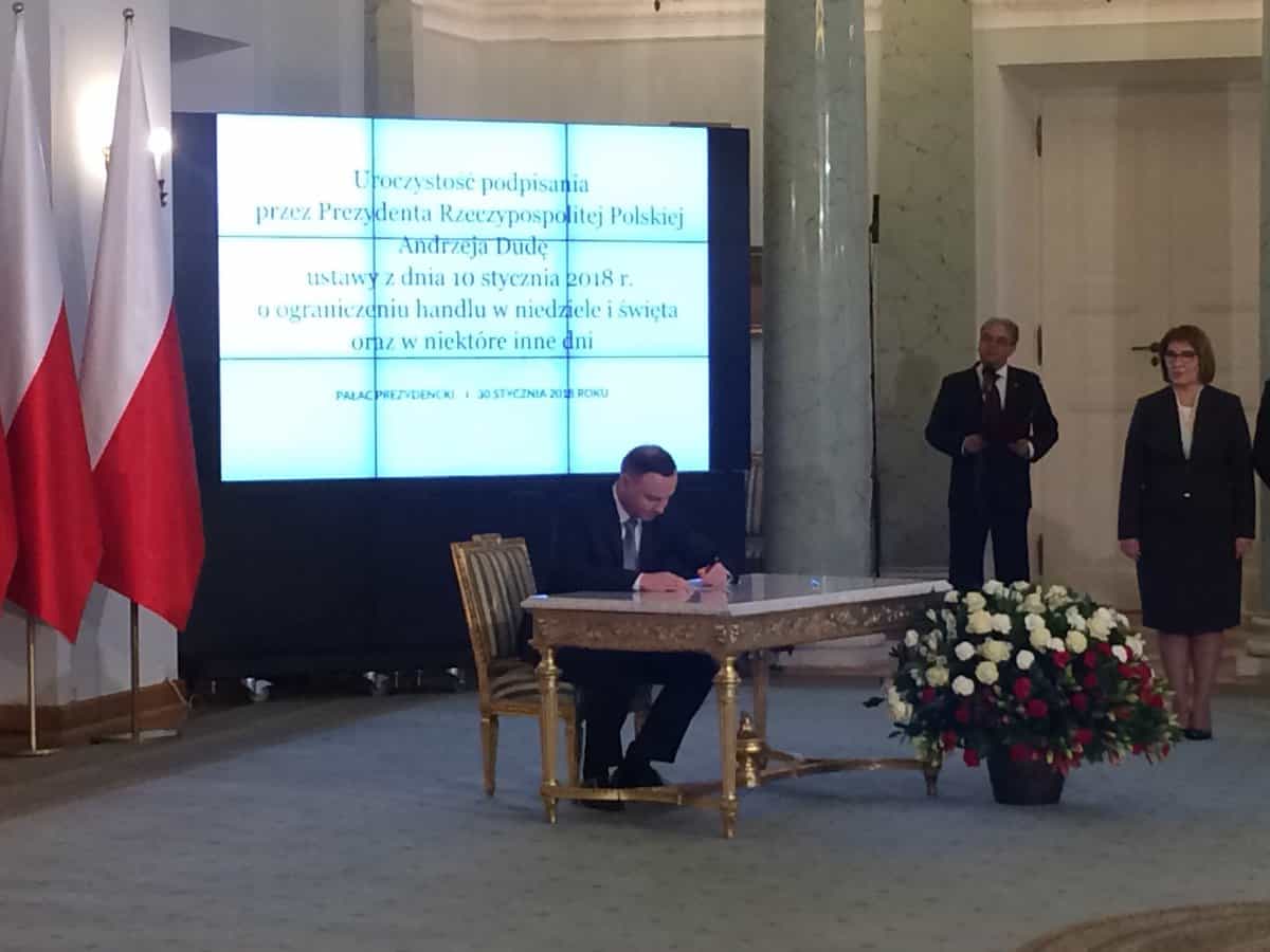 Prezydent Duda podpisał ustawę dotyczącą ograniczenia handlu w niedzielę