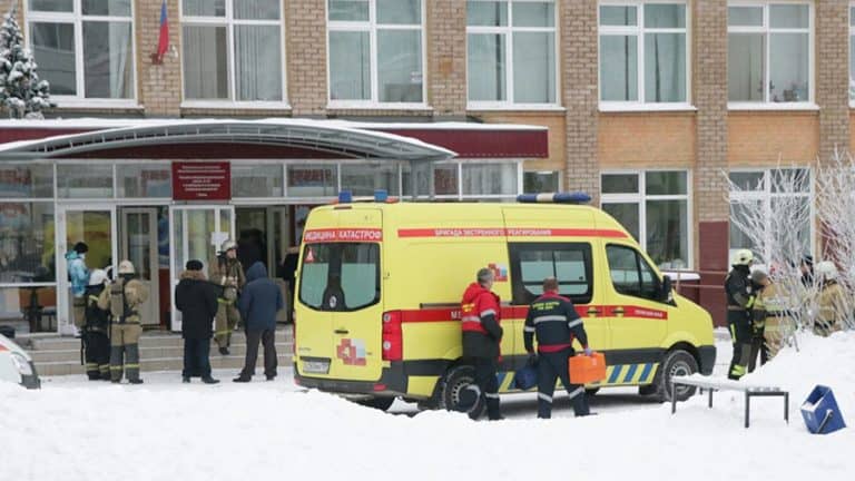 Bójka na noże w rosyjskiej szkole, rannych jedenastu uczniów i nauczycielka