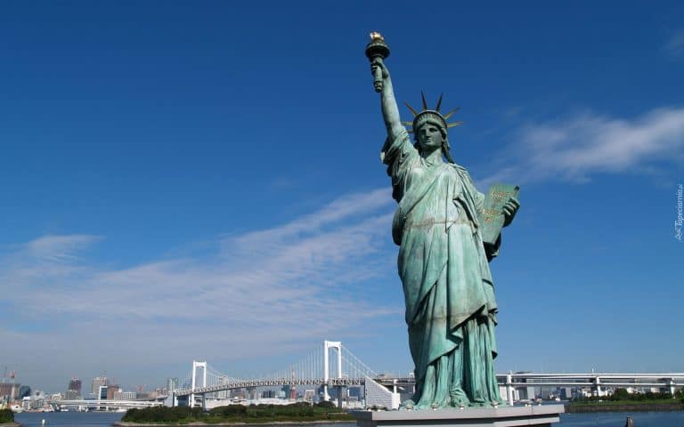 W USA najniższy dobowy przyrost zgonów spowodowanych COVID-19 od miesiąca