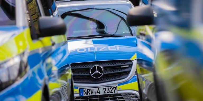 W niemieckim mieście Velbert najpierw bili się Turcy z Arabami, a po przybyciu policji wszyscy solidarnie ruszyli na funkcjonariuszy