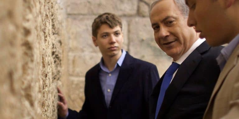 Izrael: Wyciekło nagranie rozmowy syna premiera Benjamina Netanjahu, w którym obciąża swego ojca