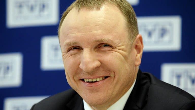 Telewizja Publiczna zdecydowanie pokonała TVN oraz Polsat pod względem oglądalności podczas tegorocznego Sylwestra