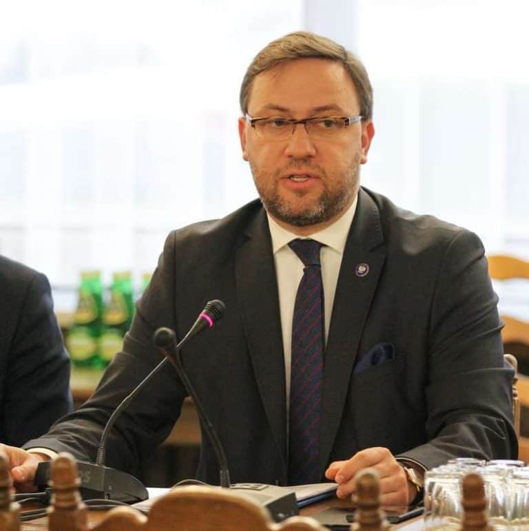 Szef polskiego MSZ kaja się i tłumaczy za słowa Kornela Morawieckiego