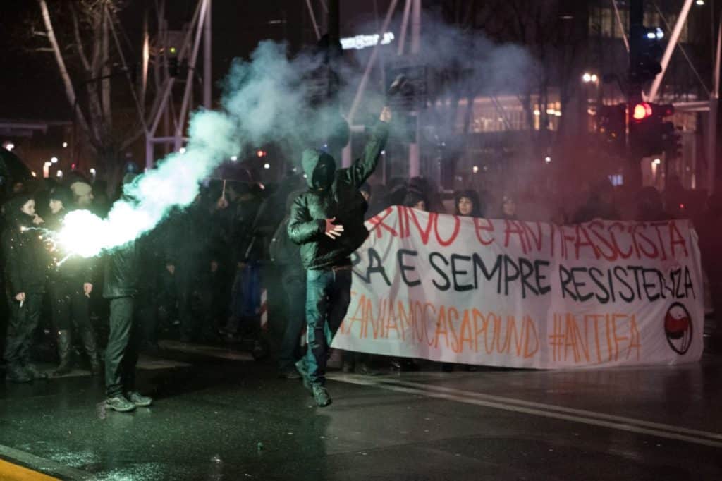 Antifa w akcji – kolejna noc zamieszek w Turynie /filmy/