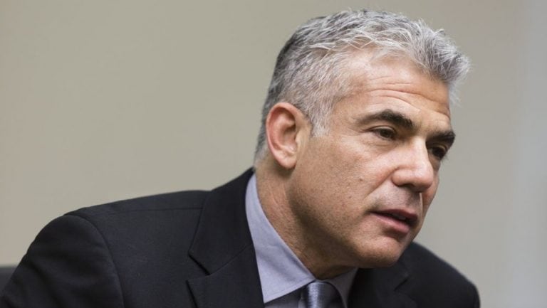 Jair Lapid znów kłamie i wściekle atakuje Polaków