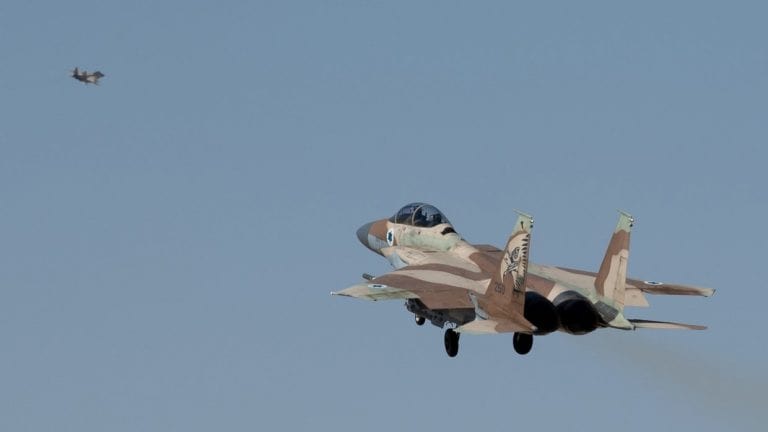 Izrael przedstawił film z dzisiejszego bombardowania stanowisk wojsk syryjskich w prowincji Al-Kunajtira