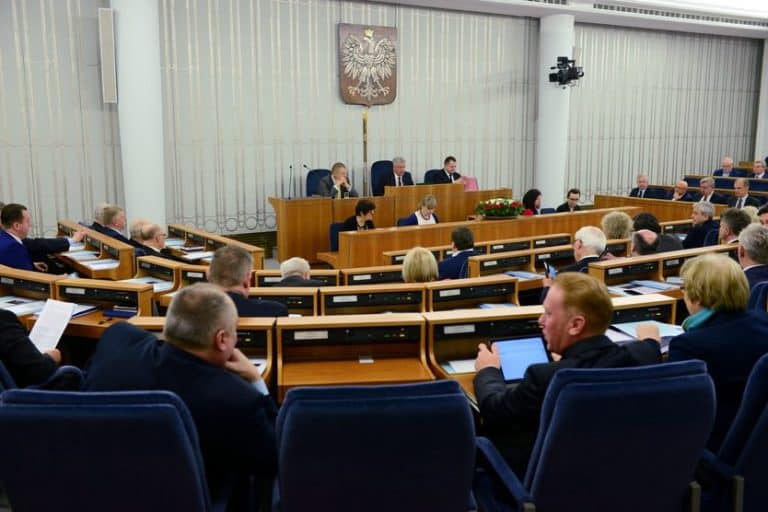 Senat bez poprawek przyjął nowelizację ustawy o IPN