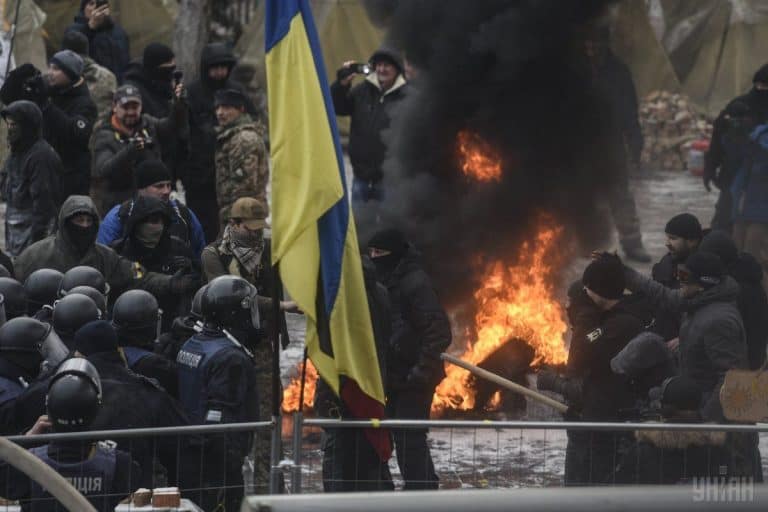 W starciach w Kijowie rannych zostało 8 policjantów