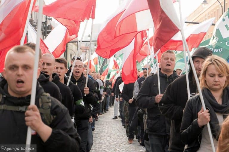 Śmiechu warte. Anonimowa kobieta opisuje na łamach Wirtualnej Polski zagrożenia jakie wynikają z wspólnego życia z partnerem-narodowcem