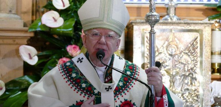Abp Jędraszewski: „Usuwając krzyż, usuwa się z serca Ewangelię”