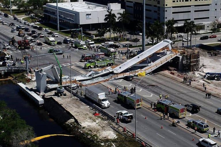 USA: W Miami zawalił się nowo wybudowany most. Są ofiary śmiertelne