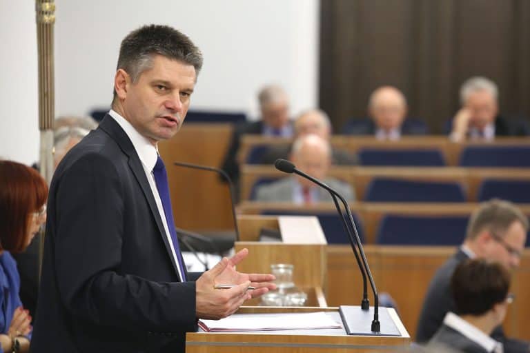 Jacek Kapica, były wiceminister w rządzie PO-PSL, zatrzymany przez CBA