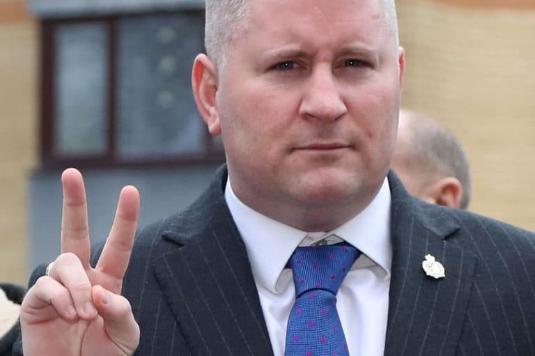 Paul Golding z organizacji Britain First został zaatakowany w więzieniu. Przypuszcza się, że napastnikami byli muzułmanie