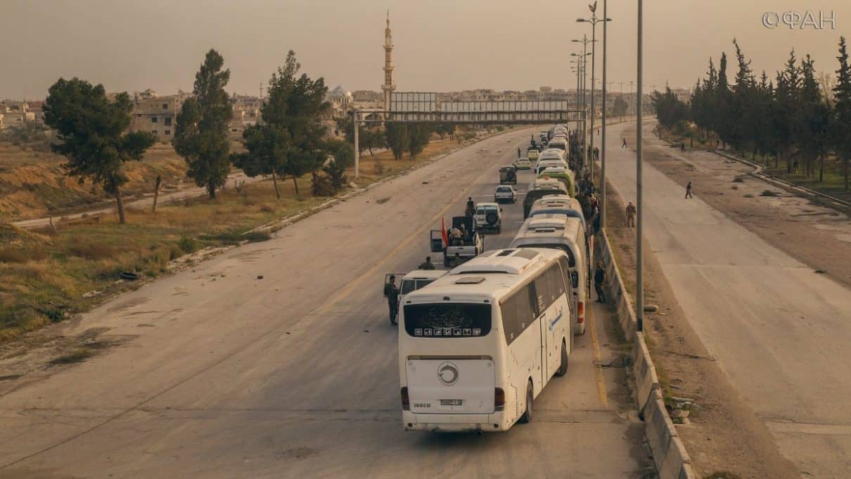 Rebelianci ze Wschodniej Guty wypuszczają jeńców i ewakuują się do prowincji Idlib