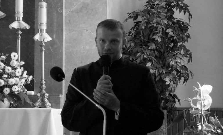 Podczas piątkowego nabożeństwa doszło do tragicznej śmierci księdza