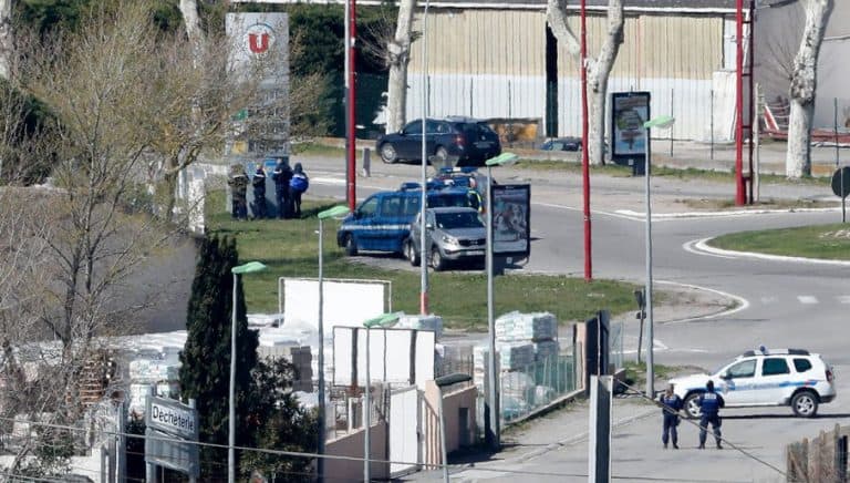 Terrorysta, który wziął zakładników w Trebes, został zabity, wcześniej zabił trzy osoby