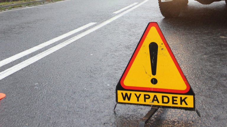 Mężczyzna potrącił czteroosobową rodzinę. Nie żyje dziecko i jej matka