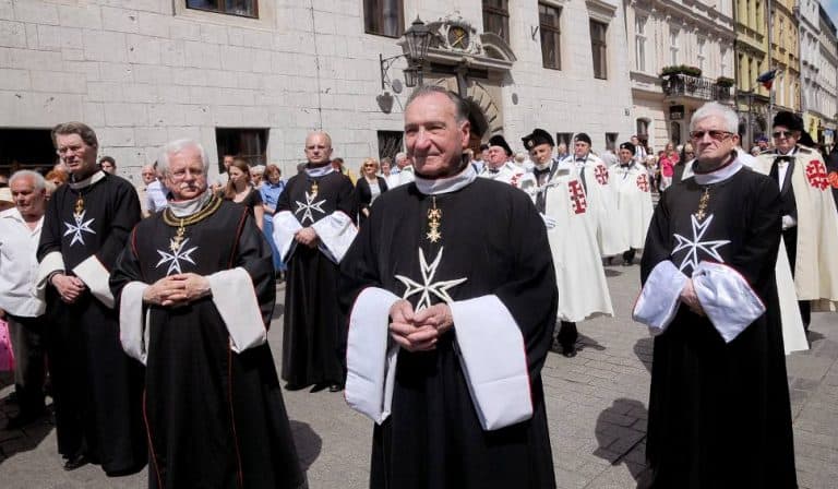 Rycerze Zakonu Maltańskiego mają wzajemnie na siebie donosić w przypadku krytyki papieża Franciszka