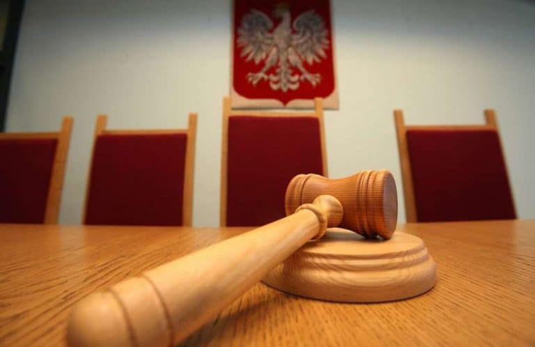 Rozklejanie antybanderowskich wlepek to w ocenie sądu „nawoływanie do nienawiści”