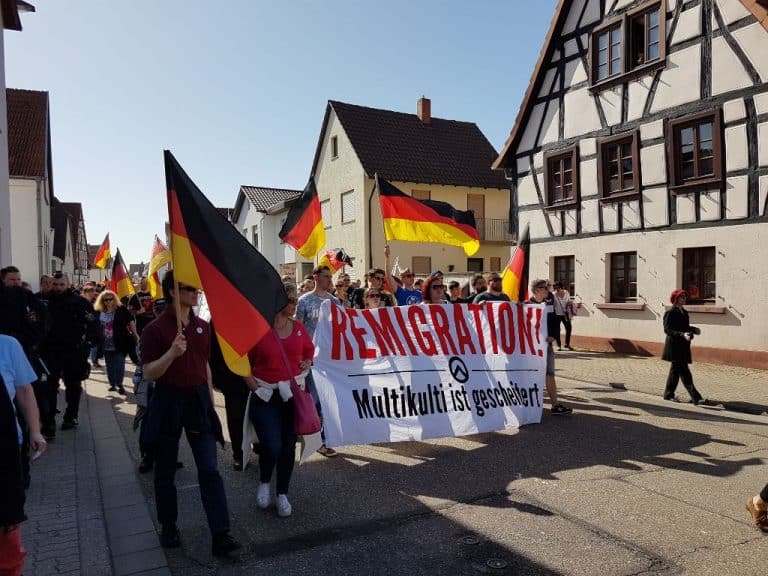 W Niemczech kolejne wielkie demonstracje przeciwko polityce otwartych drzwi