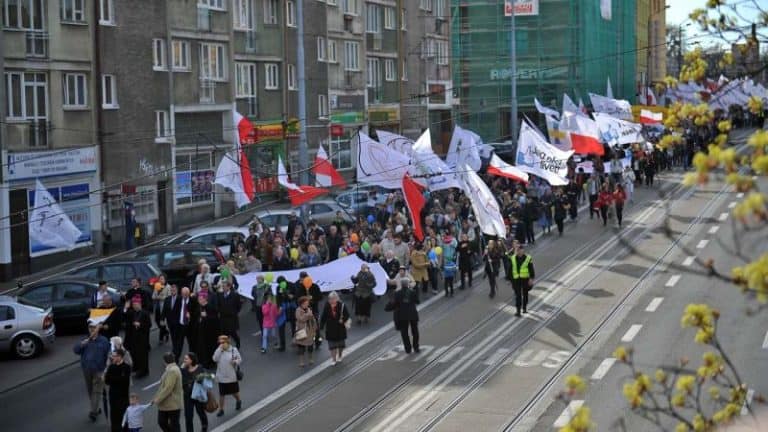 Ulicami Warszawy i Szczecina przejdą dziś Marsze dla Życia