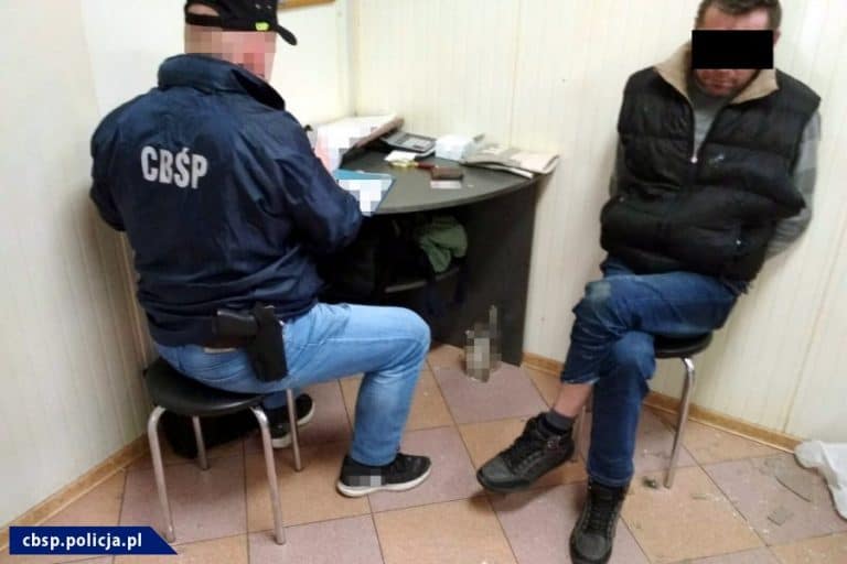 Miłośnicy militariów zaopatrywali w broń grupy przestępcze