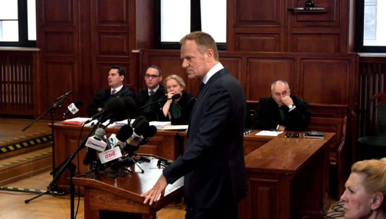 Donald Tusk złożył zeznania w sprawie organizacji wizyty Lecha Kaczyńskiego w Katyniu