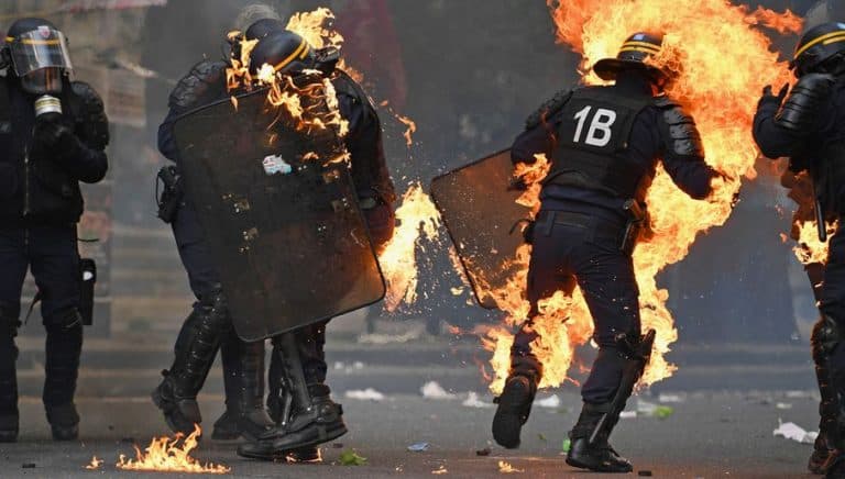 Francja: Armia trenuje na wypadek interwencji w imigranckich gettach