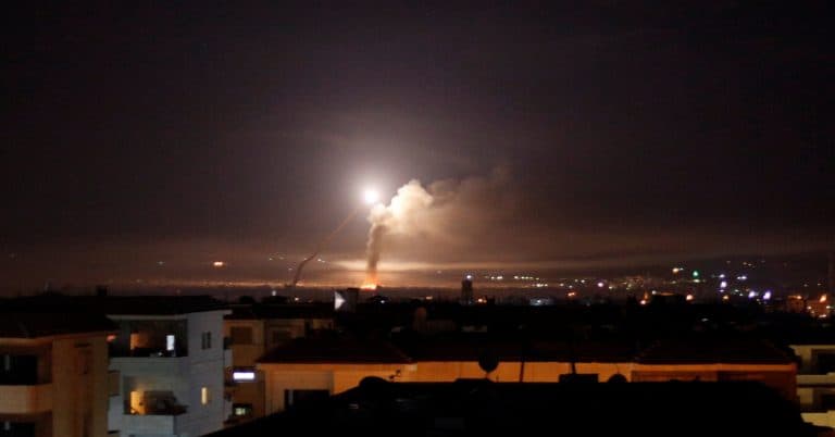 Izrael włącza się do wojny w Syrii – ataki rakietowe na cele w Syrii i Izraelu
